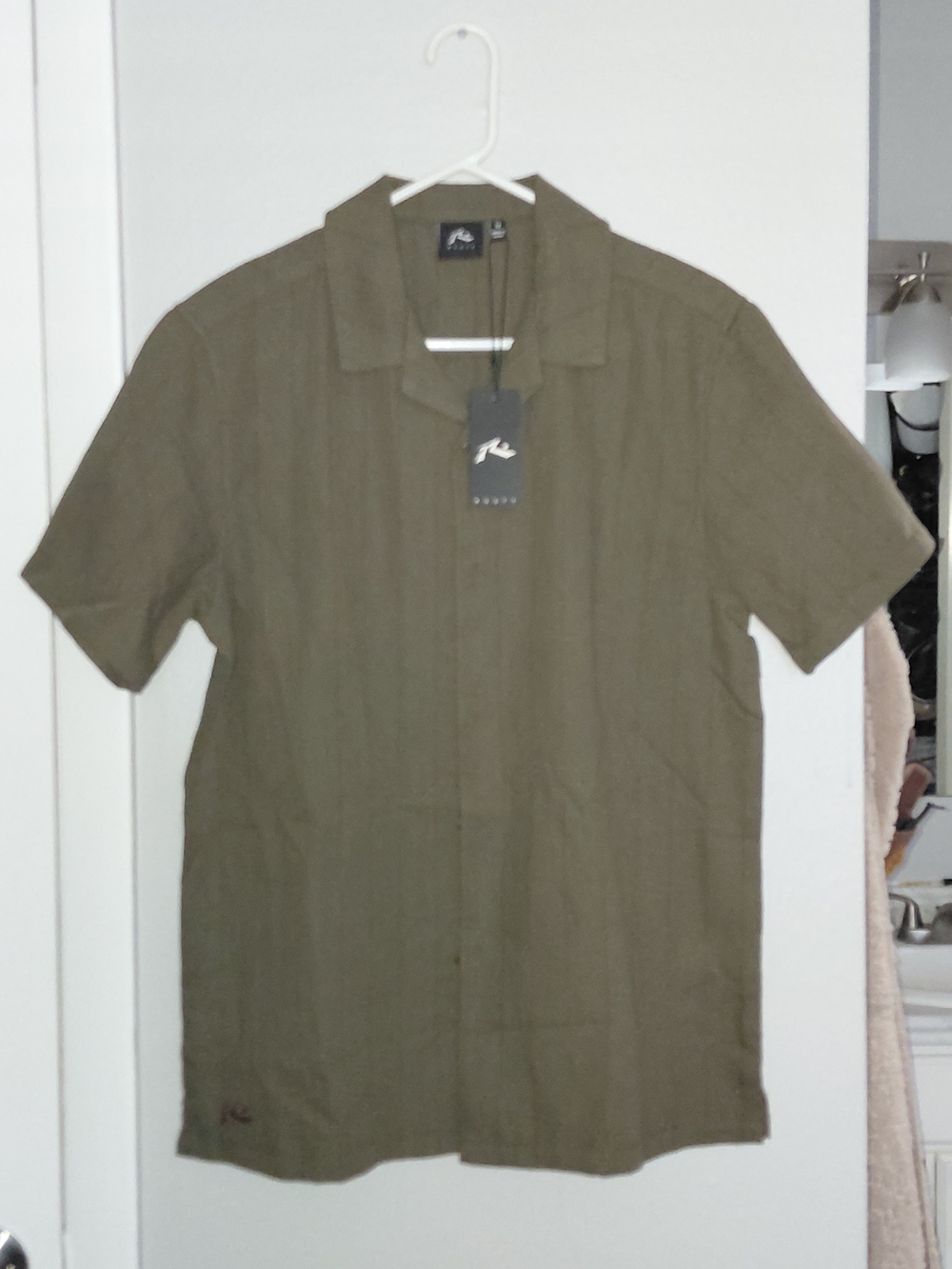 Rusty Men’s Short Sleeve Button-Down Shirt in Olive
